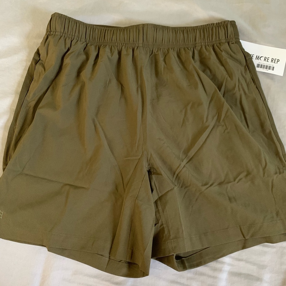 Zyia Men’s olive vent shorts